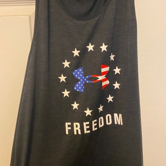 ✨Under Armour workout tank - Picture 2 of 3